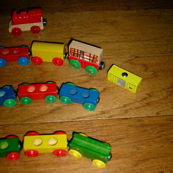 Wooden Train Magnetic Lot of Train Cars, Unbranded - Picture 3 of 3